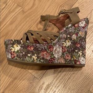 Jeffrey Campbell Swansong floral wedges